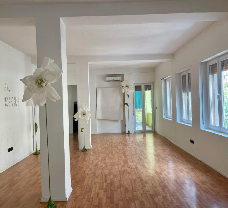 Zyre Me Qera Ne Bllok (ID BZ245) Tirane