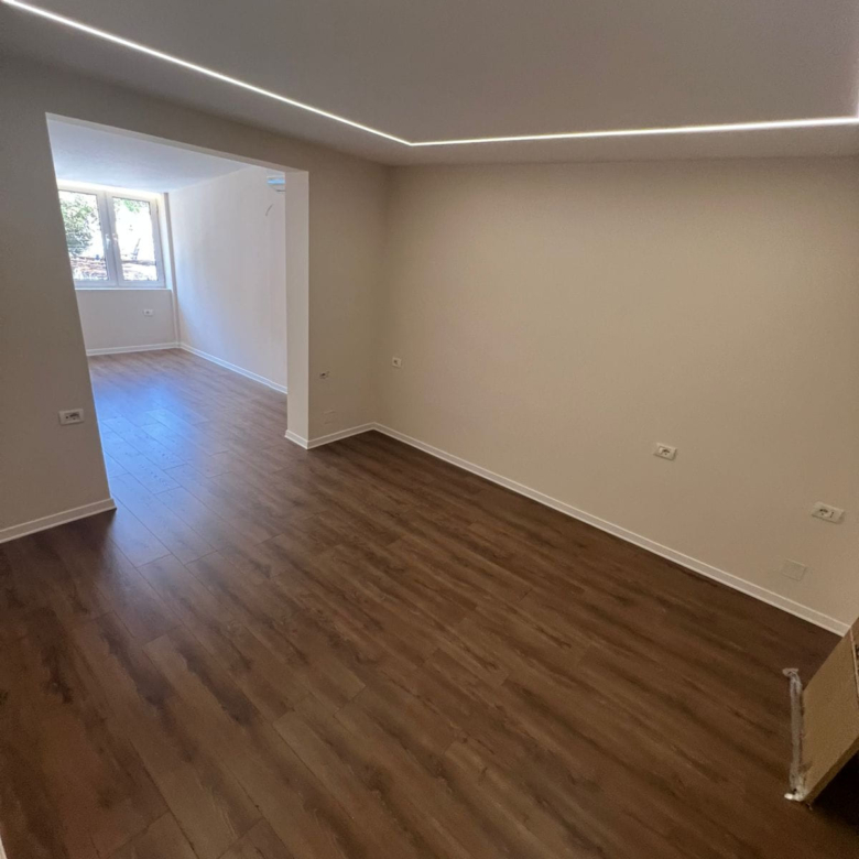 Zyre me qera ne Bllok (ID BZ298) Tirane