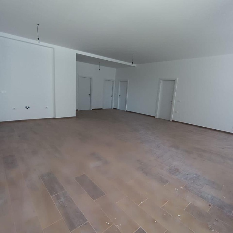 Zyre me Qera 3+1 tek Kompleksi Zirkon (ID BZ2213) Tirane
