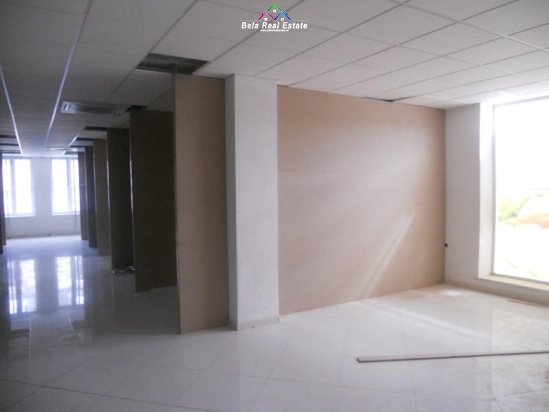 Dyqan/Zyre Me Qera ne Kombinat (ID BD21627) Tirane.