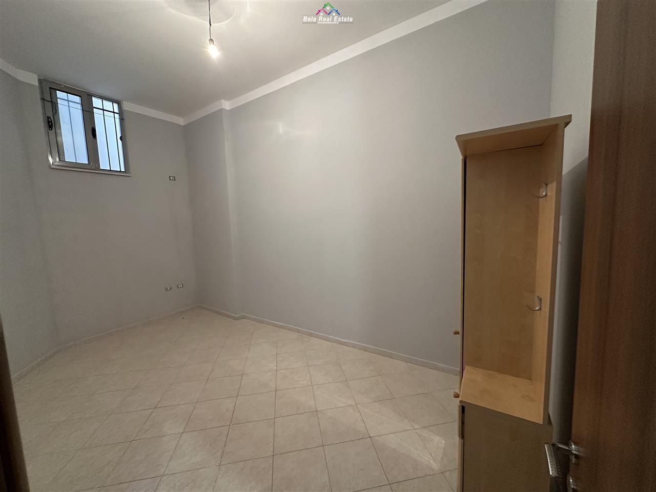 jepet-me-qera-apartament-i-ri-zonen-e-freskut-2-1-130-m2 (3)