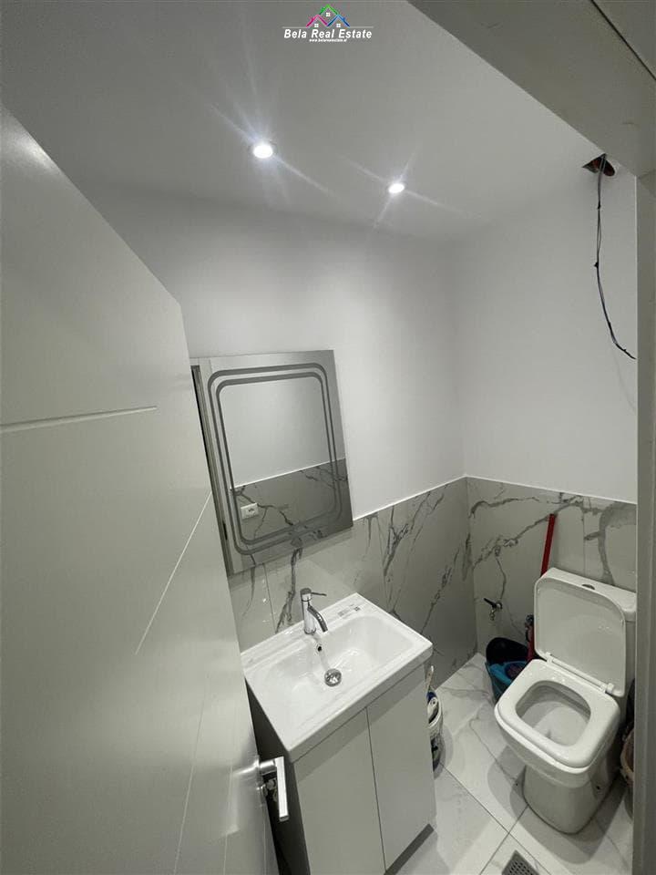 jepet-dyqan-me-qera-buze-unazes-rruga-ferit-xhajko (1)