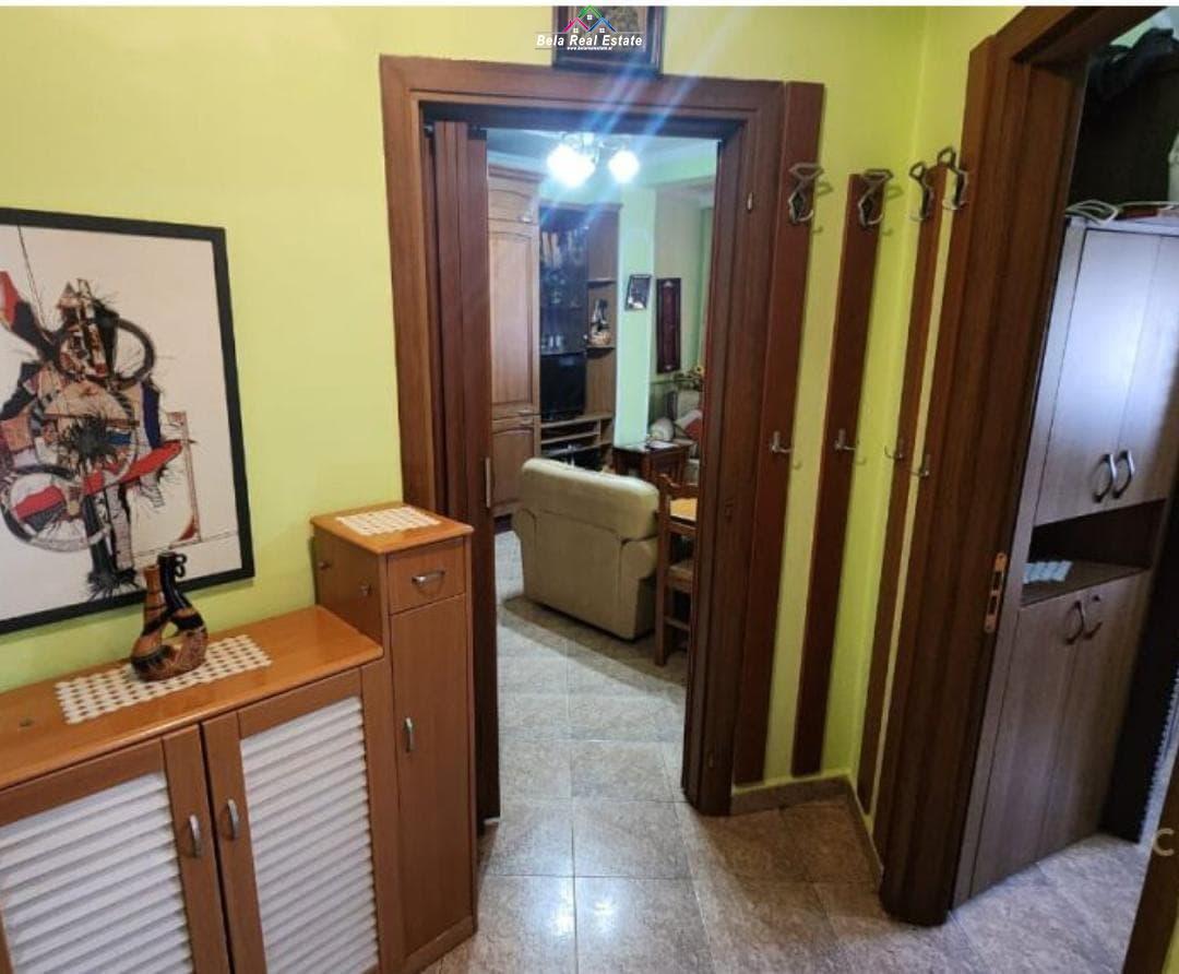 apartament-me-qera-i-mobiluar-te-square-21 (4)