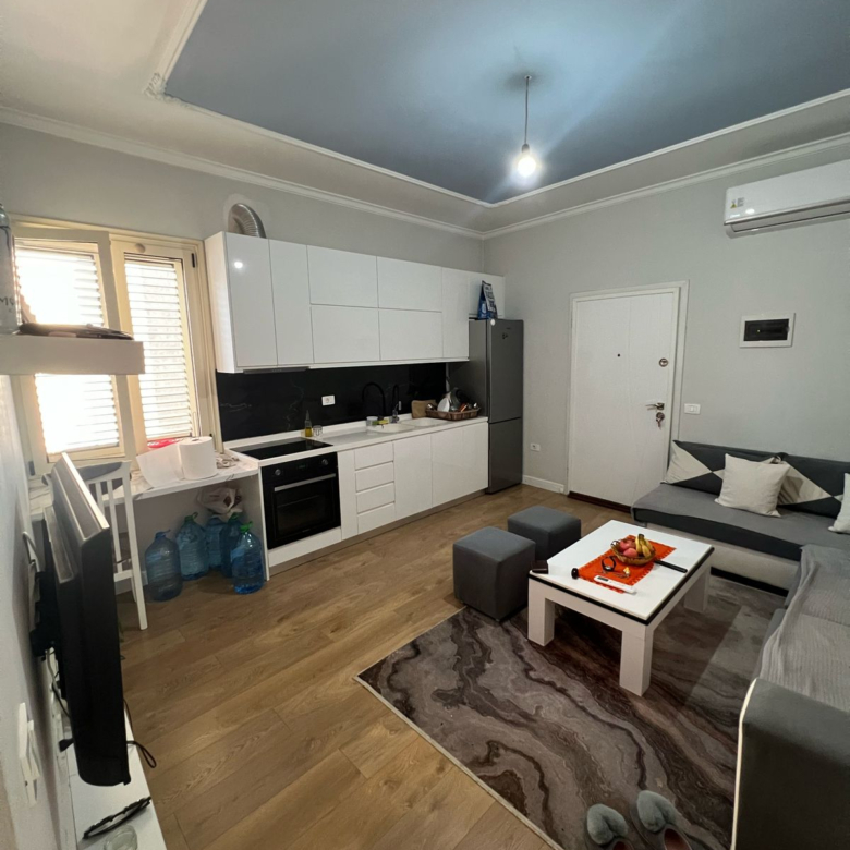 Kat Vile Me Qera 1+1 Tek Pallati me Shigjeta (ID BV22384)Tirane
