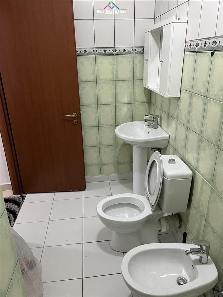 jepet-apartament-me-qera-2+1-2-ballkone-komuna-parisit (1)