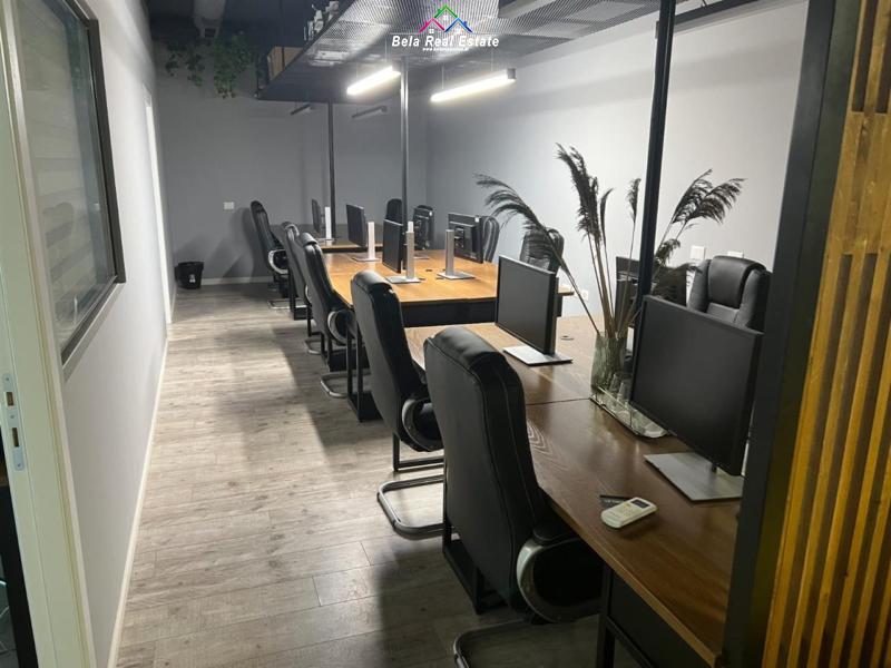 Zyre Me Qera tek Kompleksi Square 21 (ID BZ2580) Tirane​