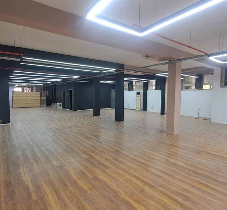 Zyre Me Qera Tek 21 Dhjetori (ID BZ2279) Tirane