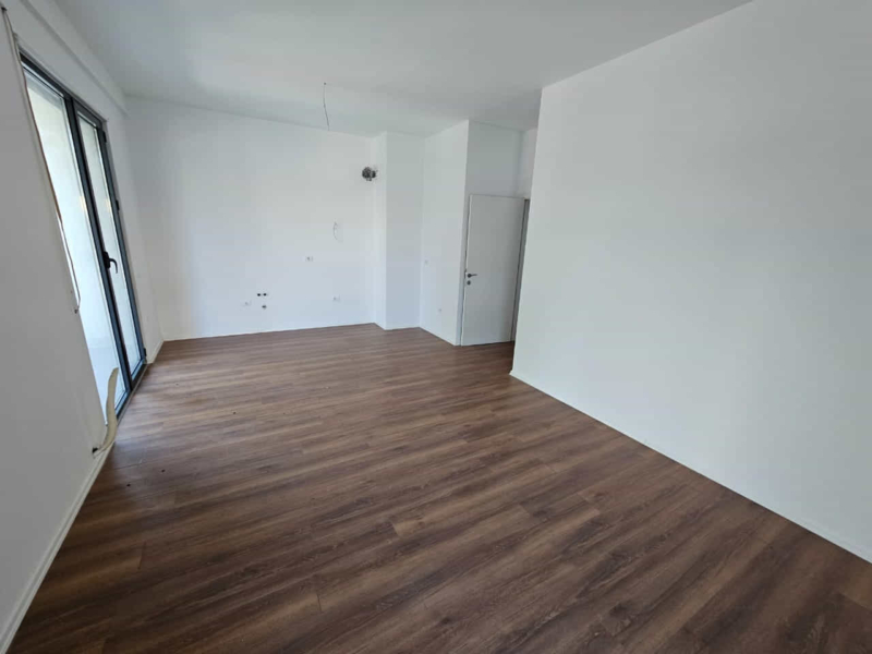 Zyre Me Qera 2+1Tek Kompleksi ASL 2 (ID BZ2617) Tirane.