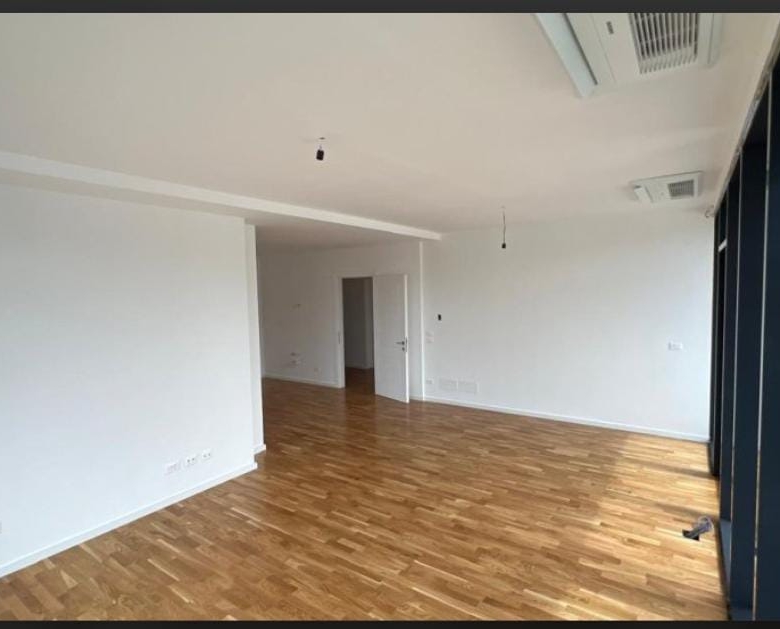 Zyre Me Qera Tek Rruga e Kosovareve (ID BZ2599) Tirane.