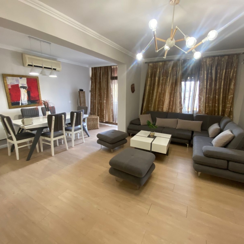 Apartament me qera 3+1+2 ne Qender (ID B230171) Tirane