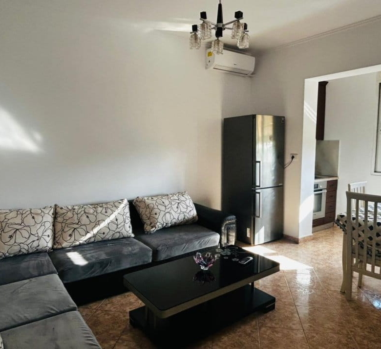 Apartament Me Qera 2+1 tek Ish Restorant Durresi (ID B221353) Tirane