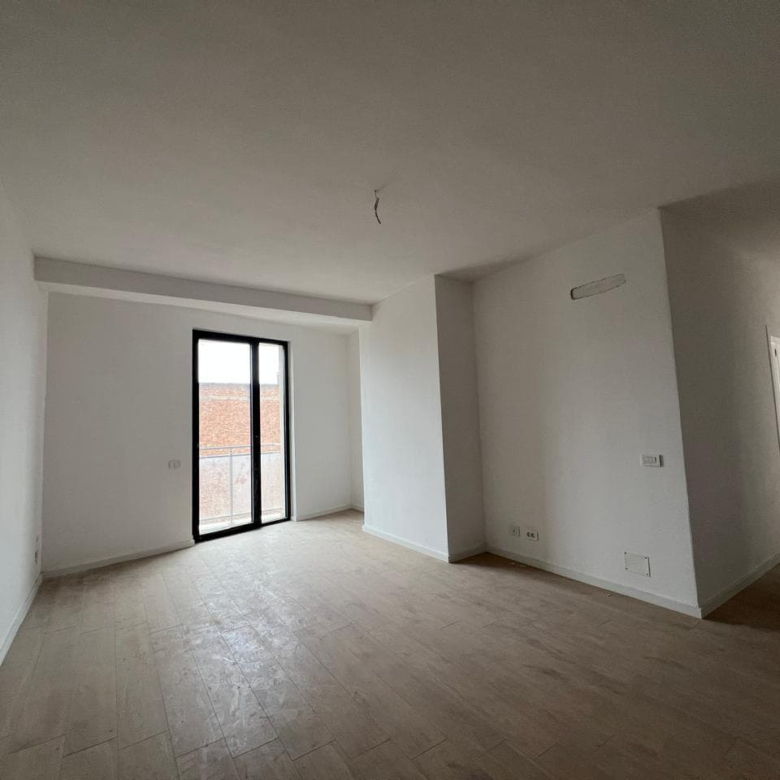 Zyre Me Qera 3+1 Tek Mine Peza (ID BZ2702) Tirane