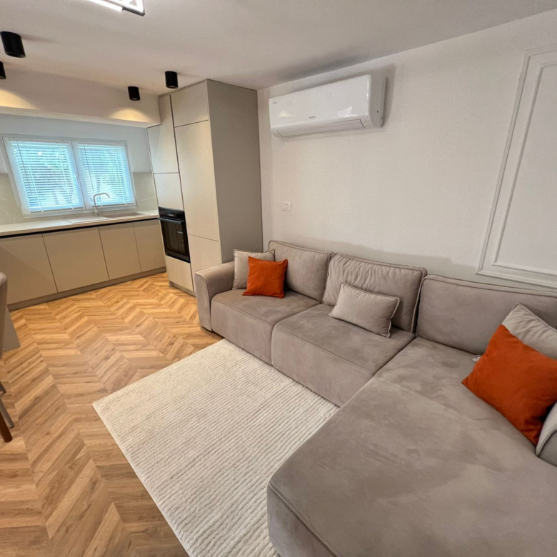 Vile Me Qera 2+1 prane Kompleksit Grand (ID BV22512) Tirane