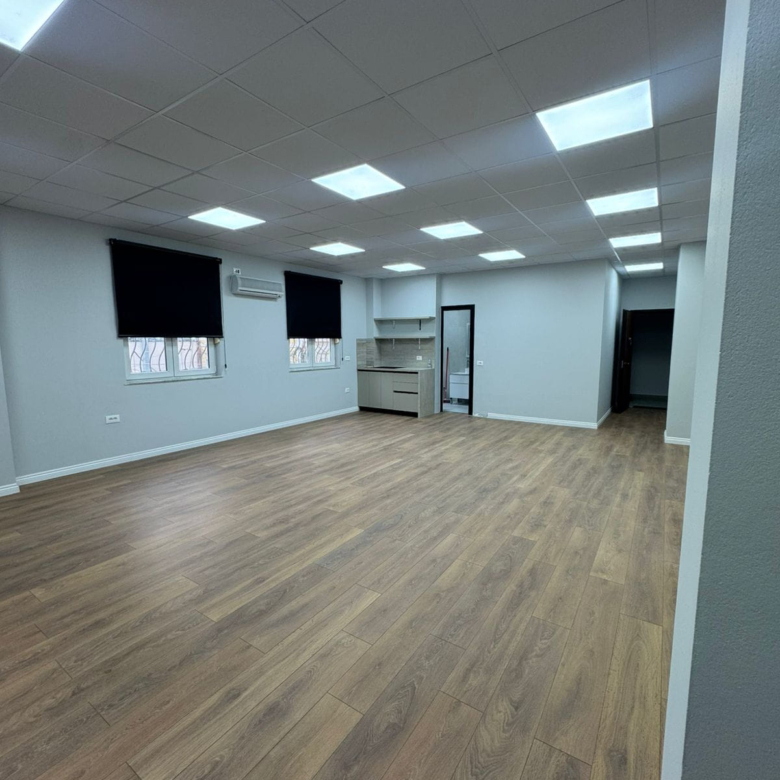 Zyre Me Qera Ne Qender (ID BZ2735) Tirane