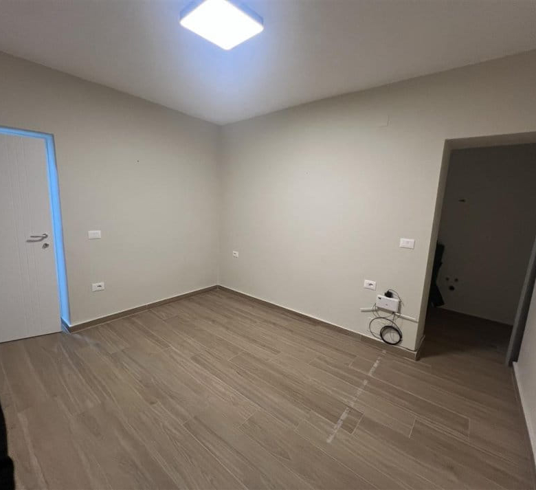 Zyre Me Qera Ne Bllok (ID BZ2737) Tirane