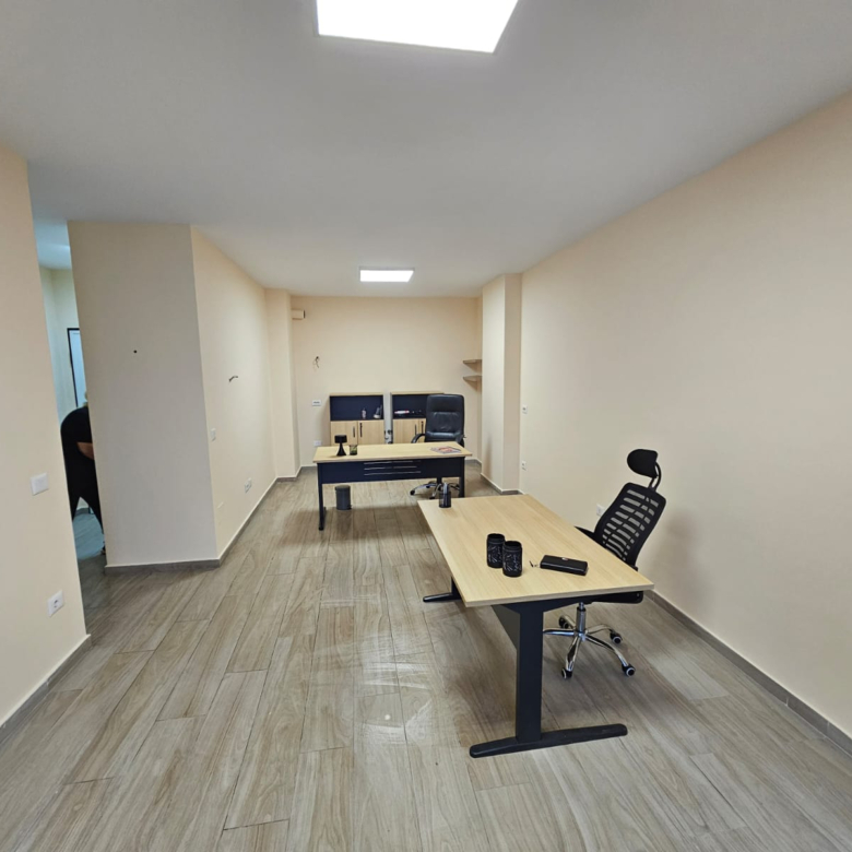 Zyre me Qera 2+1 tek Kompleksi Zirkon (ID BZ2746) Tirane