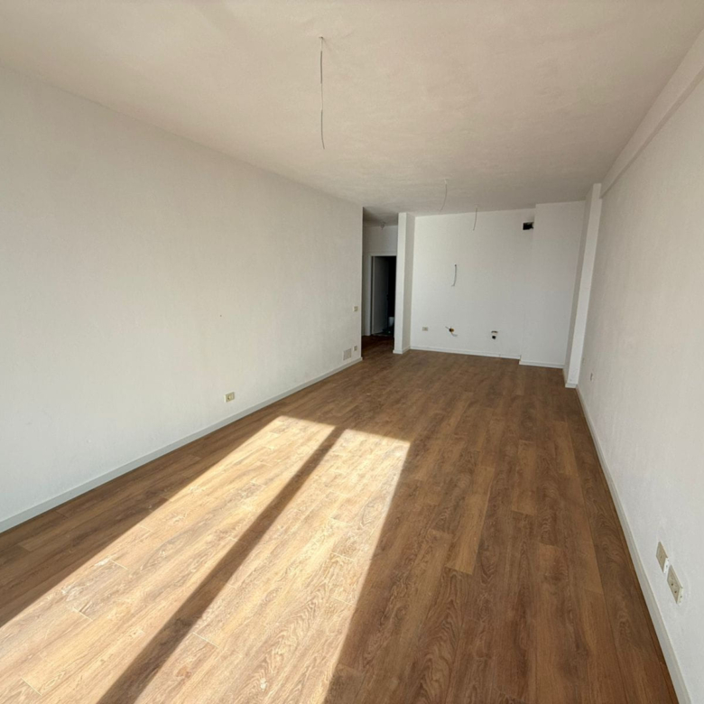 Zyre Me Qera 3+1 Tek Mine Peza (ID BZ2769) Tirane