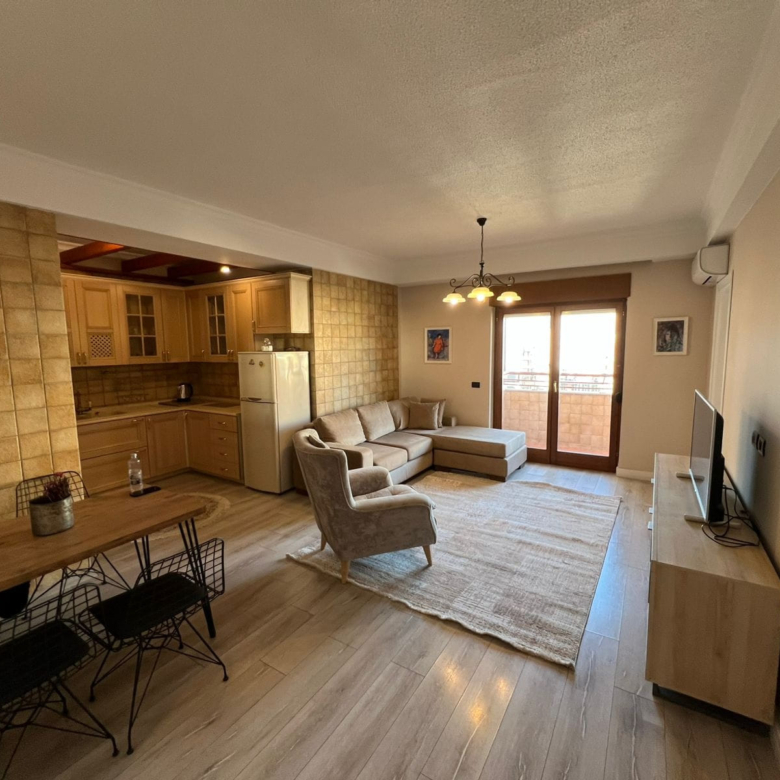 Apartament Per Shitje 1+1+ Garsioniere Ne Qender (ID B120761) Tirane