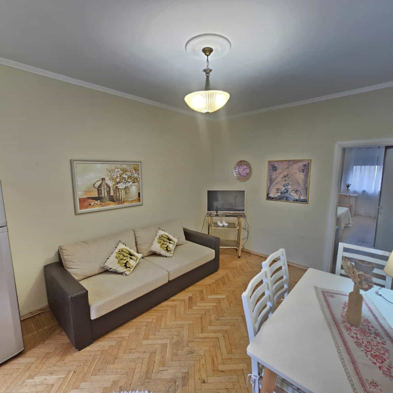 Apartament Me Qera 1+1 Ne Qender (ID B211406) Tirane