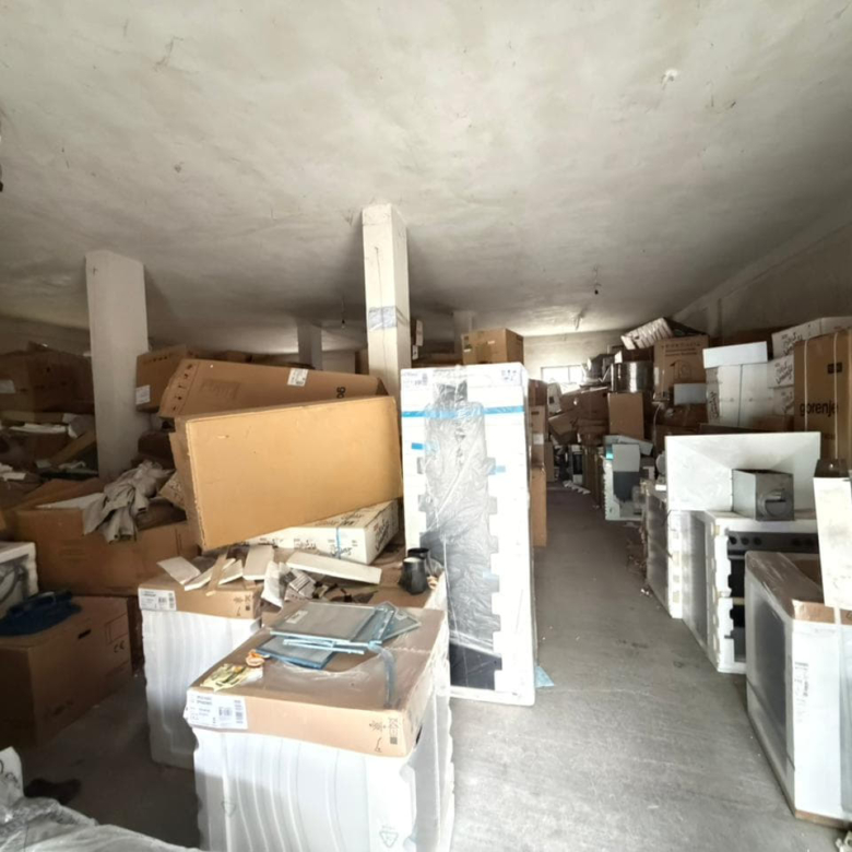 Magazine Me Qera Tek 21 Dhjetori ( ID BM296) Tirane