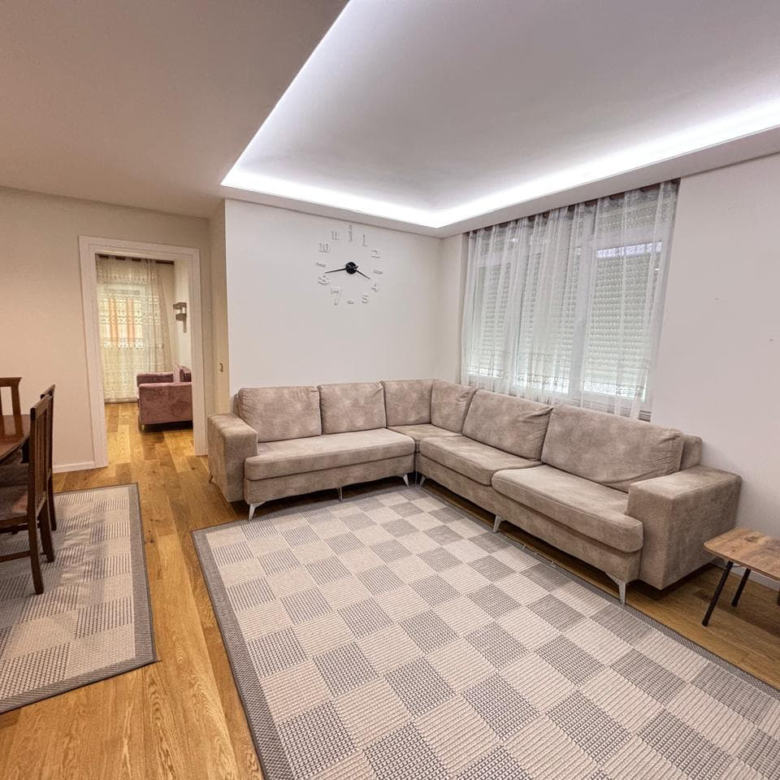 Apartament Me Qera 3+1 Tek Shkolla e Kuqe ( ID B230200) Tirane