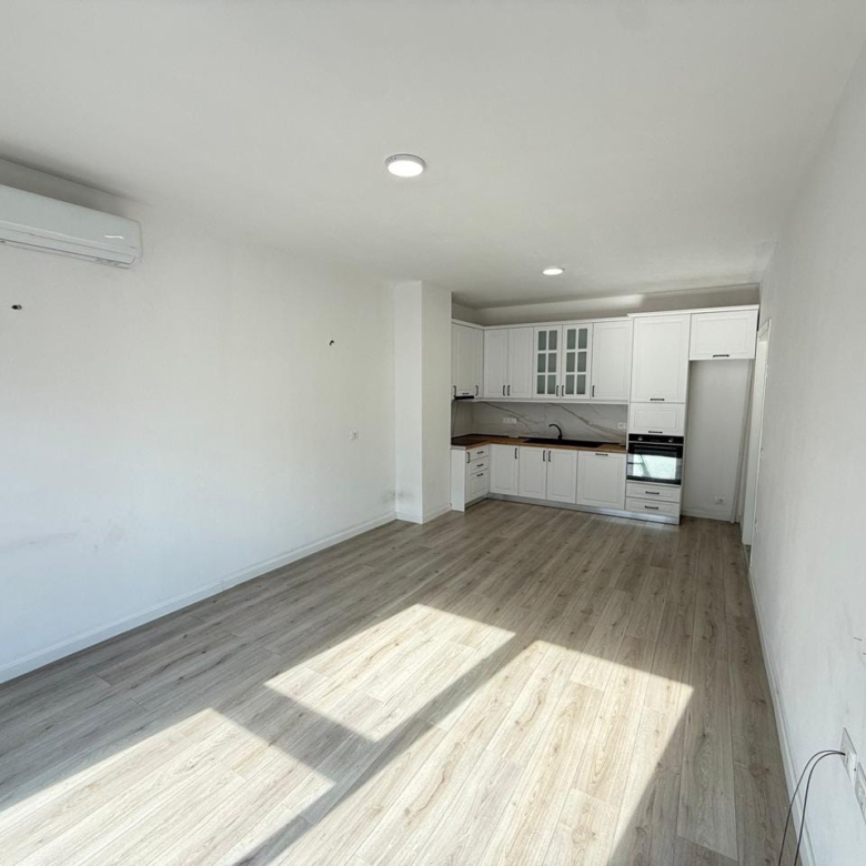 Zyre Me Qera 1+1 Ne Porcelan (ID BZ2852) Tirane