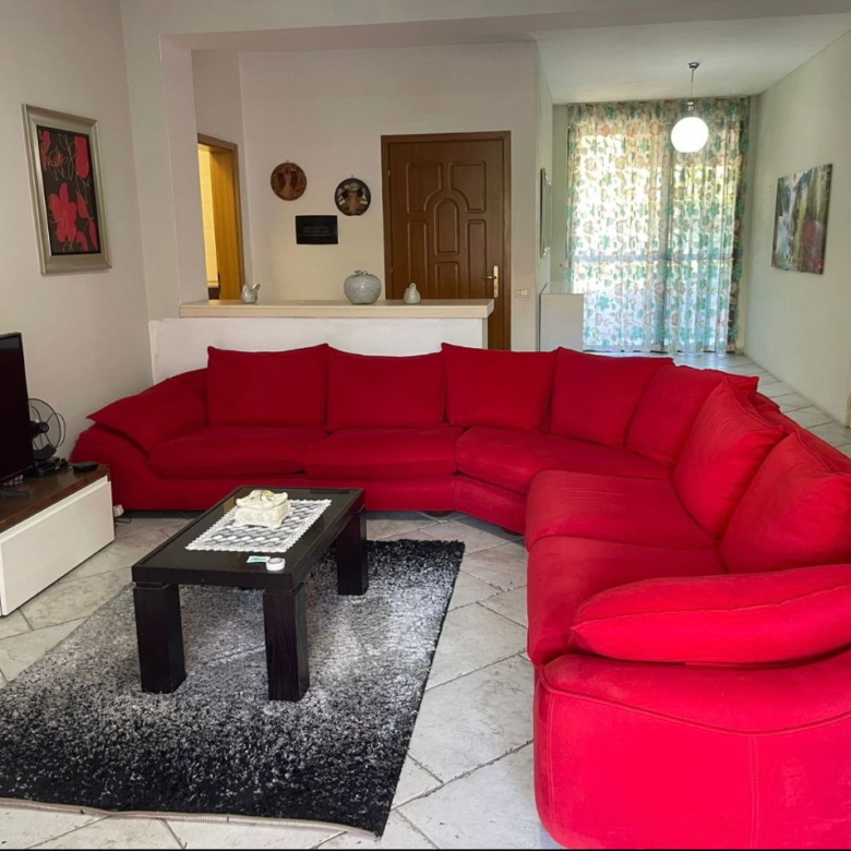 Vile Me Qera 2+1 Tek Shkolla e Kuqe (ID BV22592) Tirane