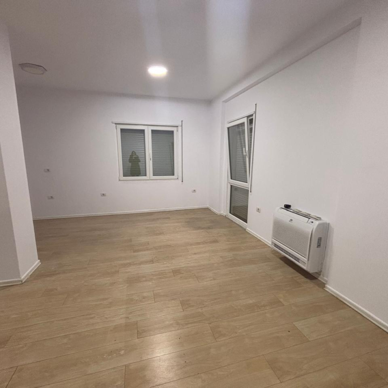 Zyre Me Qera 2+1 Tek Rruga e Kosovareve ( ID BZ2865) Tirane
