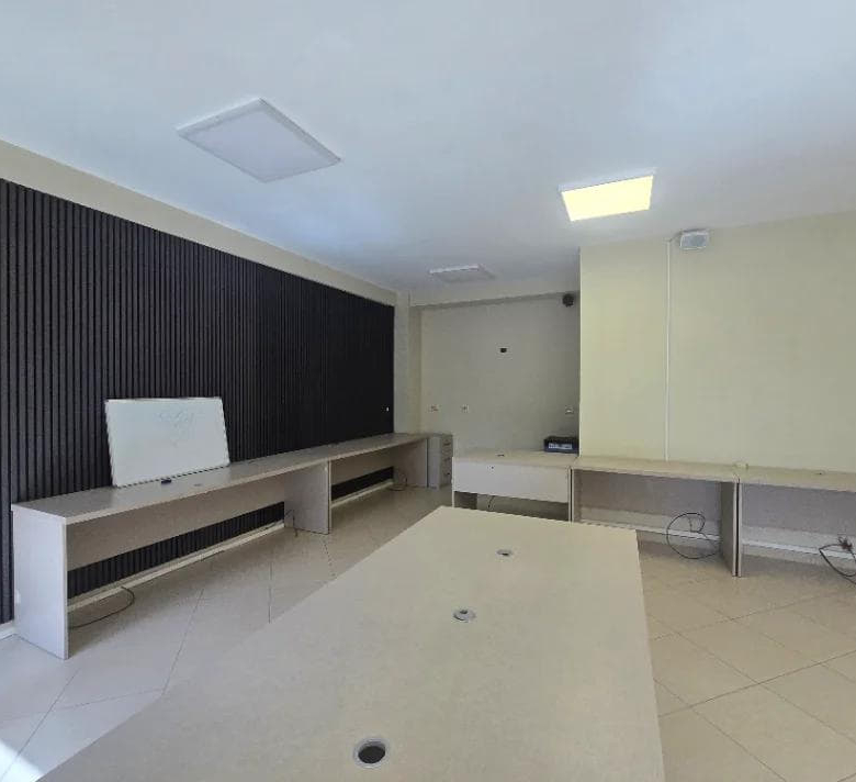 Zyre Me Qera 3+1+2 Tek Stacioni i Trenit (ID BZ2888) Tirane