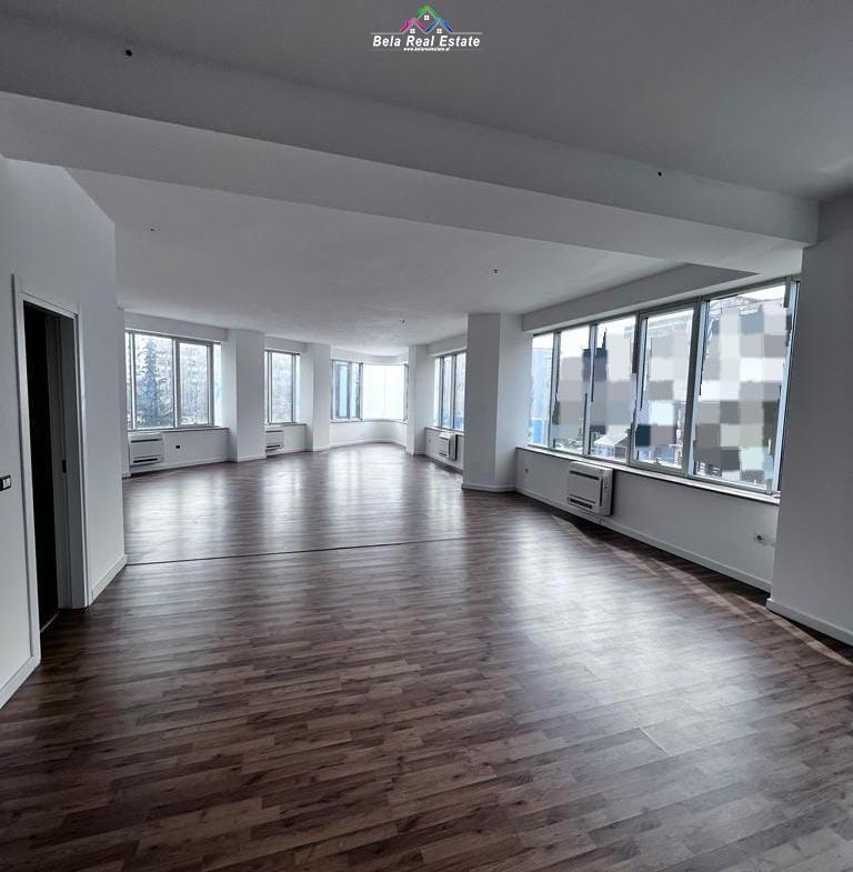 Zyre Me Qera tek Stadiumi Dinamo (ID BZ2900) Tirane