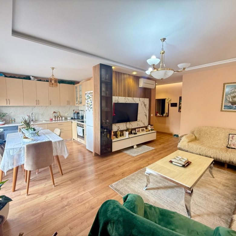 Apartament Per Shitje 3+1+ 2 Poste Parkimi tek Kopshti Botanik ( ID B130113) Tirane