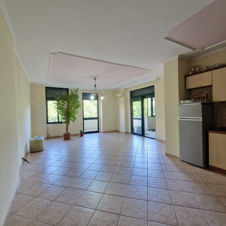 Zyre Me Qera Tek Ish Ekspozita (ID BZ2924) Tirane