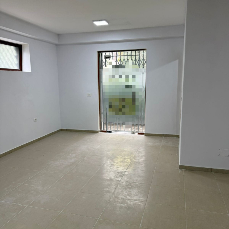 Dyqan Me Qera Tek Kopshti Botanik (ID BD21895) Tirane