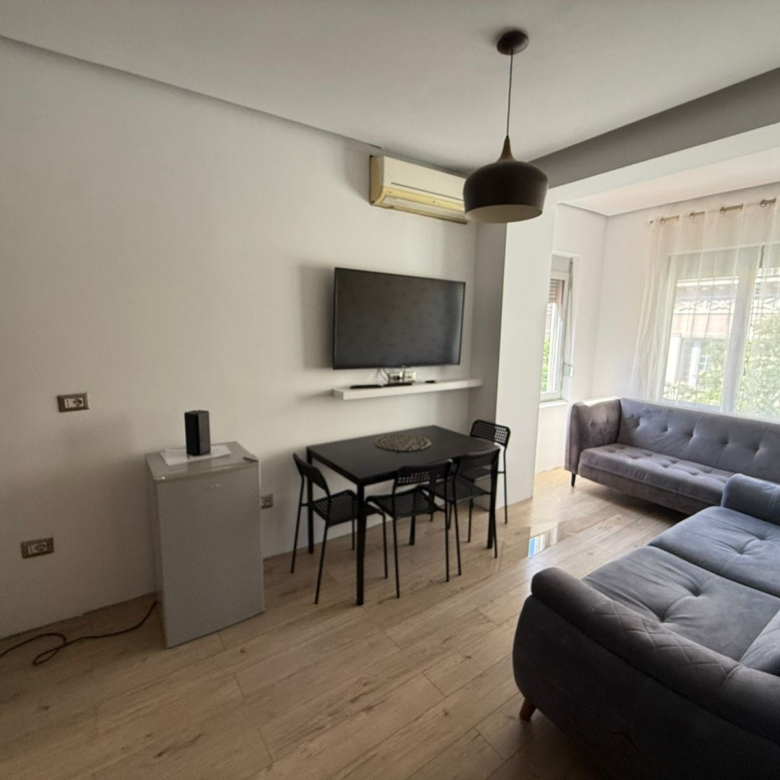 Garsoniere me qera ne Qender (ID BG173) Tirane