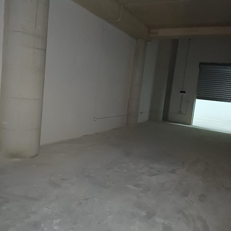 Magazine Me Qera Tek Stacioni i Trenit ( ID BM341) Tirane