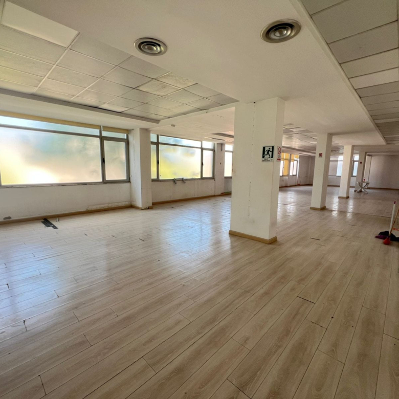 Zyre Me Qera Tek Stadiumi Dinamo (ID BZ2978) Tirane