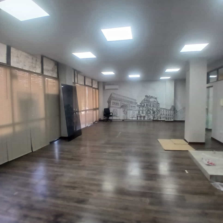 Zyre Me Qera tek Bulevardi Zogu i Pare (ID BZ2990) Tirane